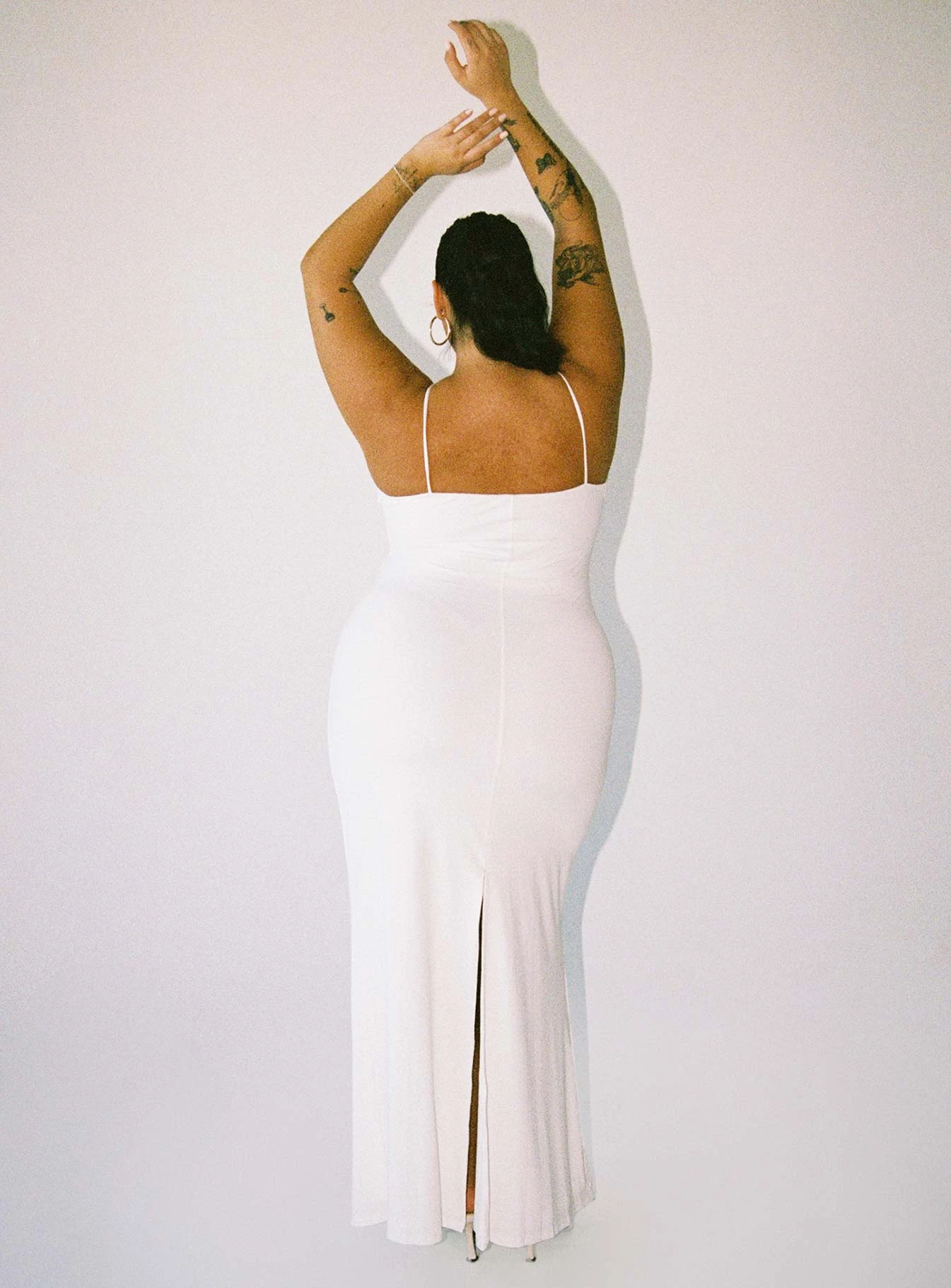 Maci Maxi Dress White Curve - Image 4